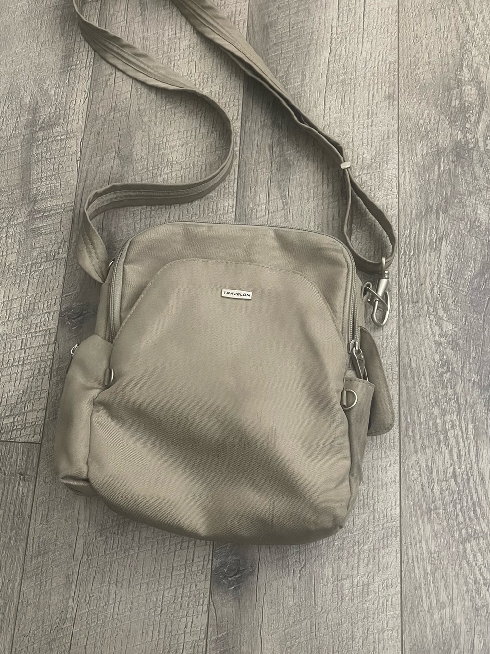 Travelon Neutral Taupe
Crossbody Bag with Adjustable Strap